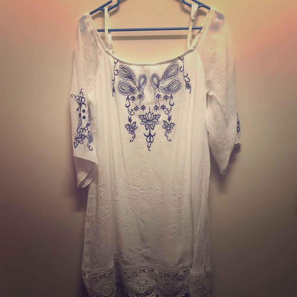 EUC! Off-Shoulder Flowing White Dress